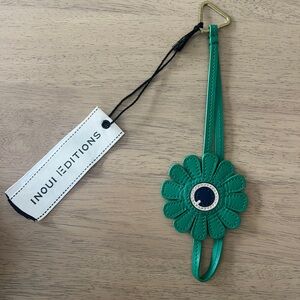Inoui Editions Keychain - Daisy Green